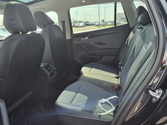 2025 Volkswagen Tiguan SE - Photo 10