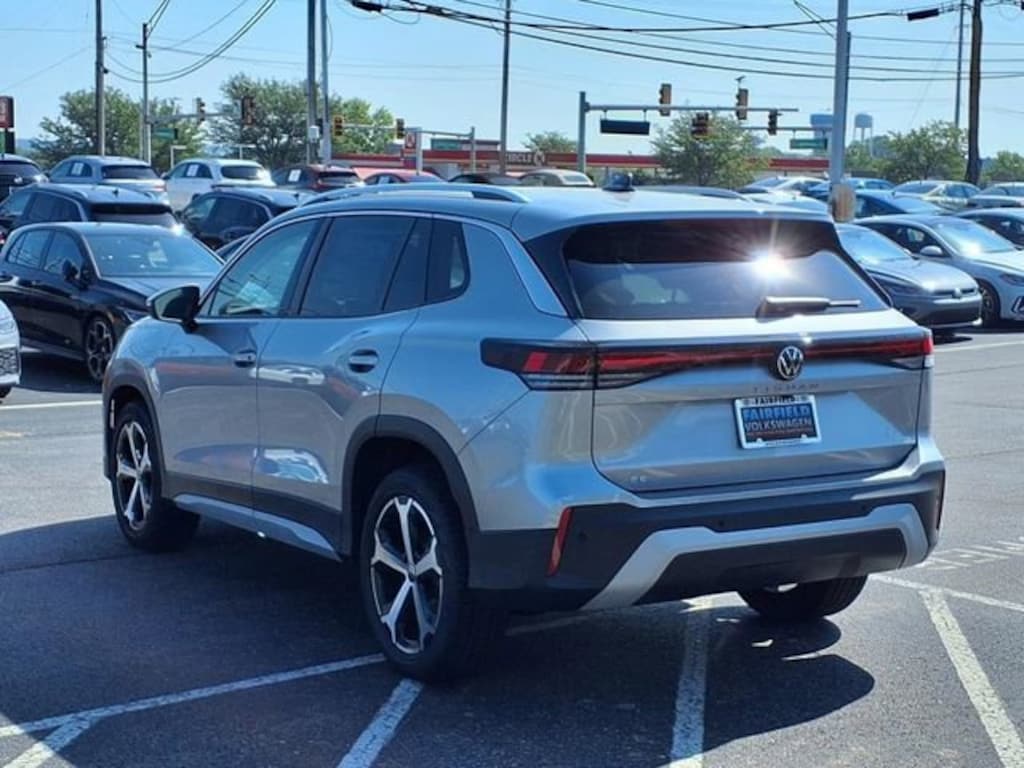 New 2025 Volkswagen Tiguan 2.0T SE SUV