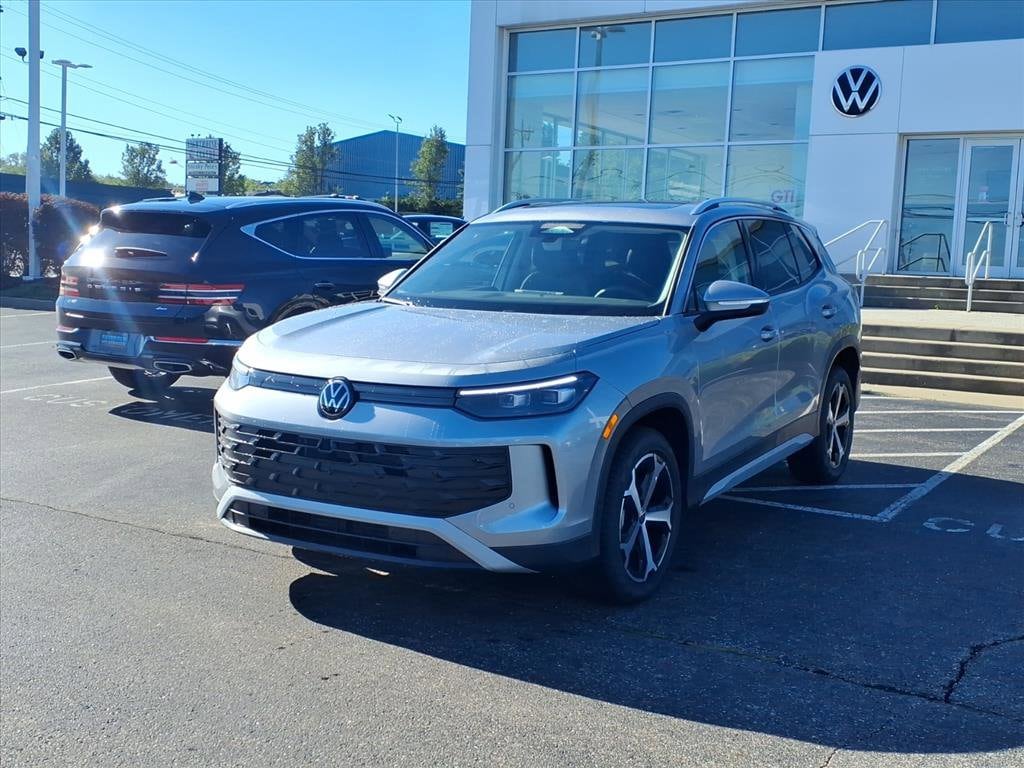 New 2025 Volkswagen Tiguan 2.0T SE SUV