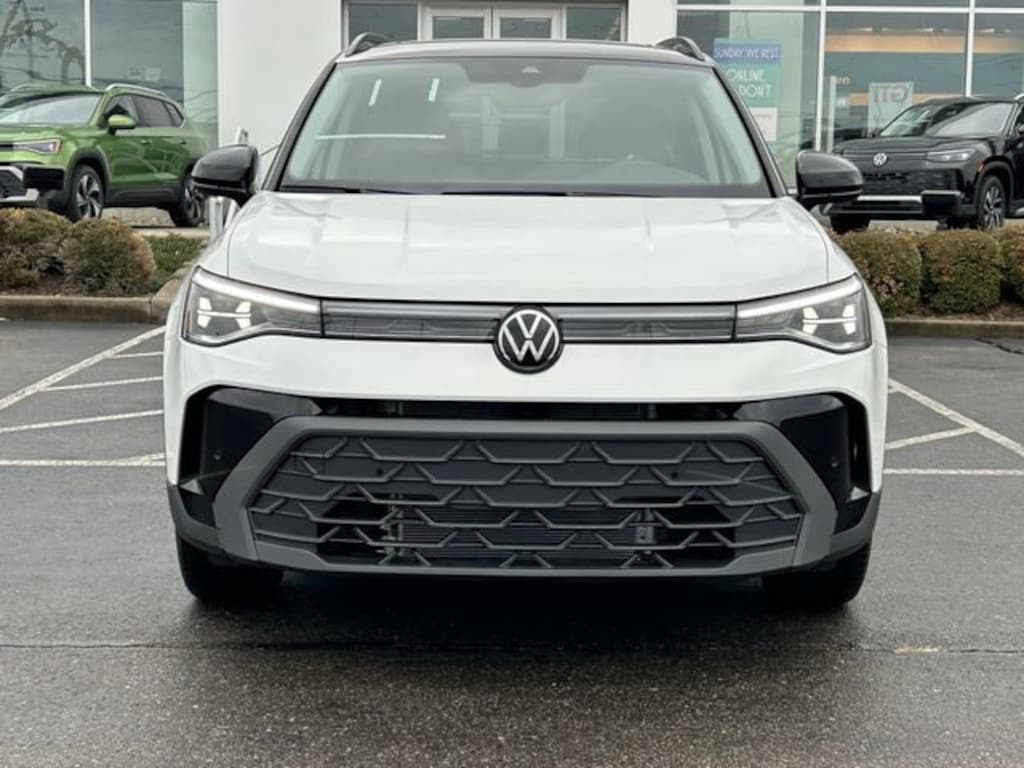New 2026 Volkswagen Taos 1.5T SE Black SUV