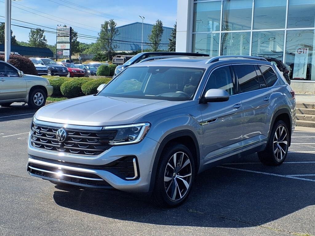 2024 Volkswagen Atlas SEL Premium R-Line photo 2