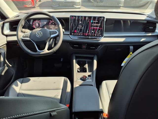 2025 Volkswagen Tiguan SE - Photo 9