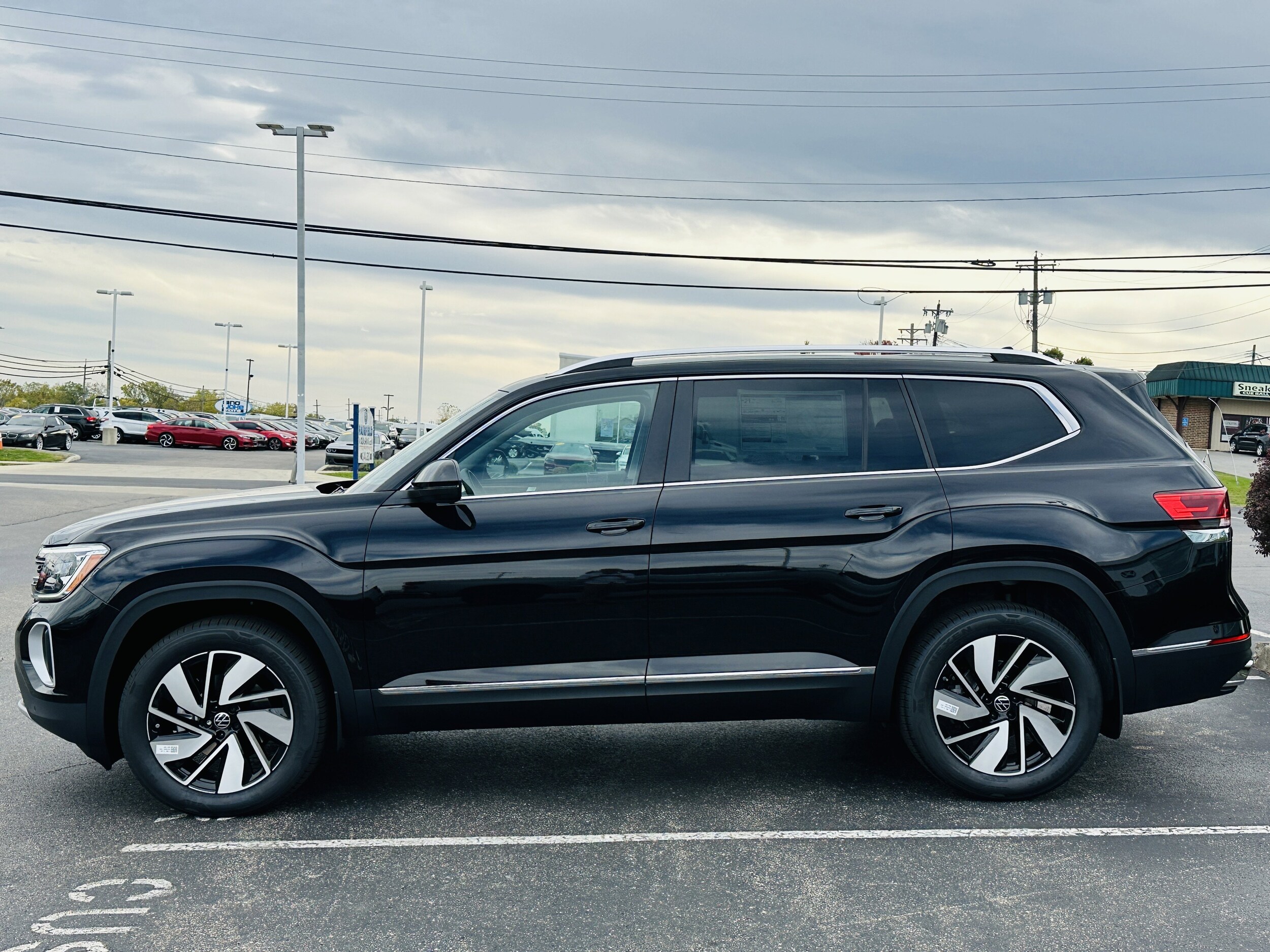 2026 Volkswagen Atlas SEL photo 4