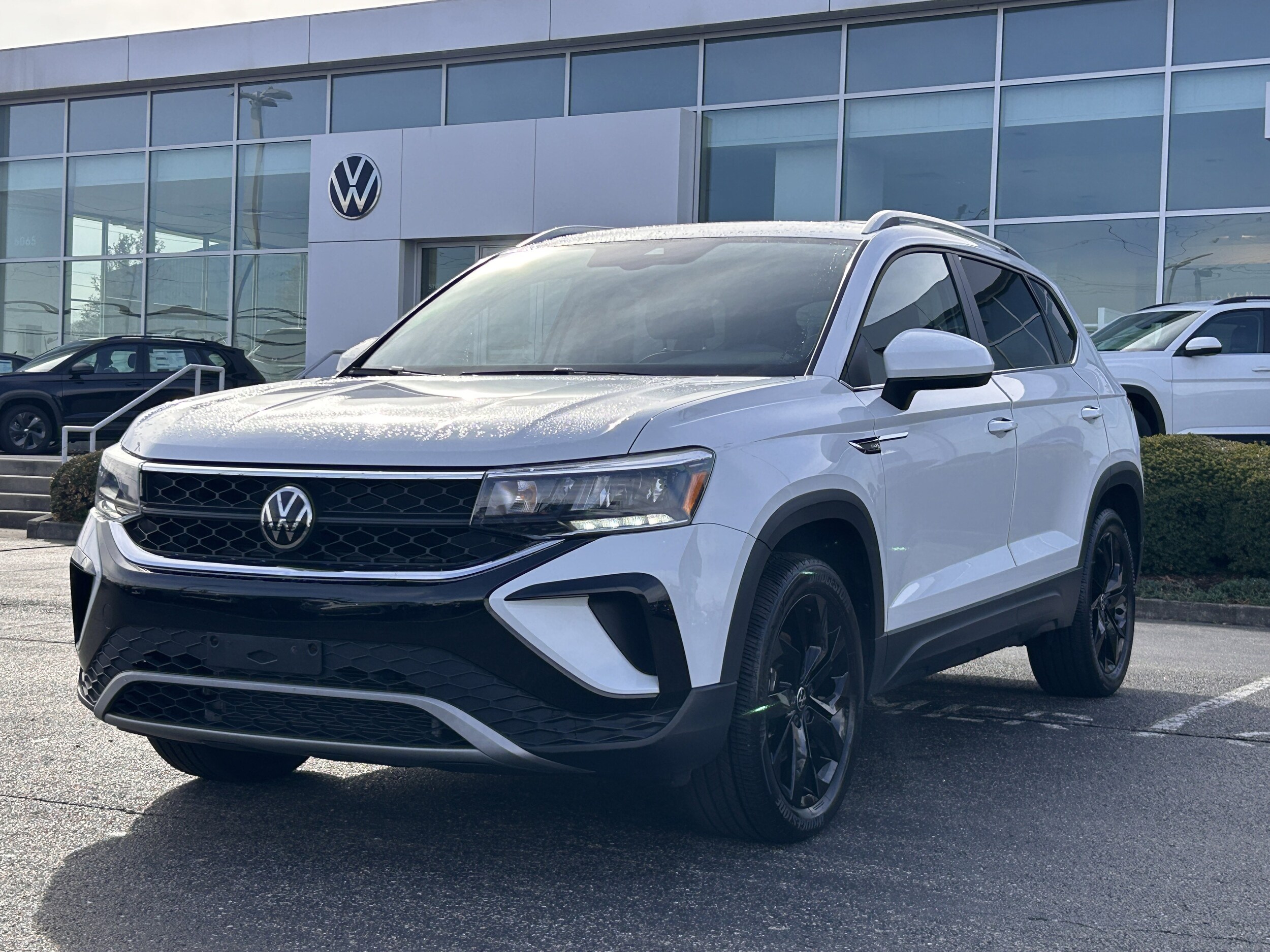 2022 Volkswagen Taos SE photo 2