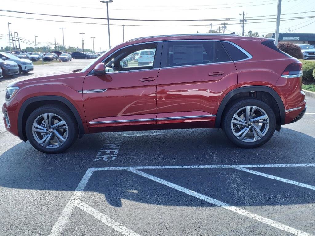 2024 Volkswagen Atlas Cross Sport SEL R-Line photo 3