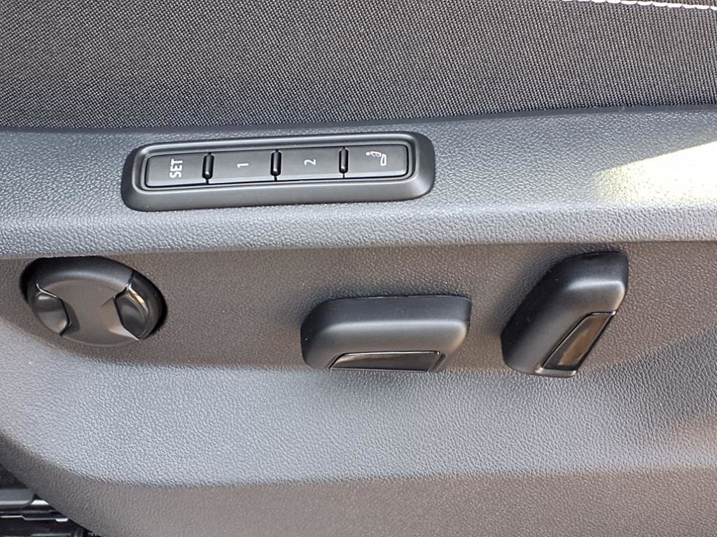 2025 Volkswagen Atlas SEL Premium R-Line - Photo 12