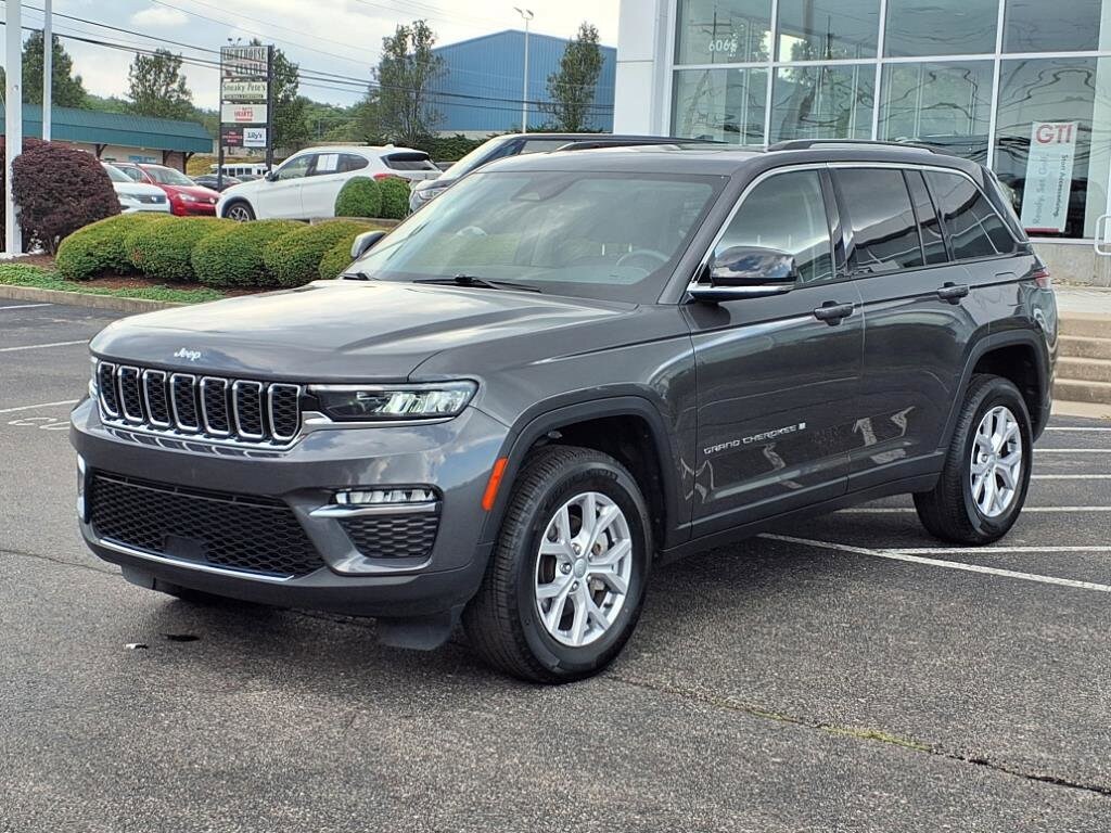 2022 Jeep Grand Cherokee Limited photo 2