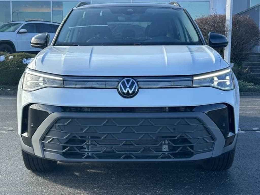 New 2026 Volkswagen Taos 1.5T SE Black SUV