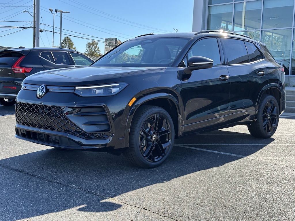 New 2026 Volkswagen Tiguan 2.0T SE R-Line Black SUV