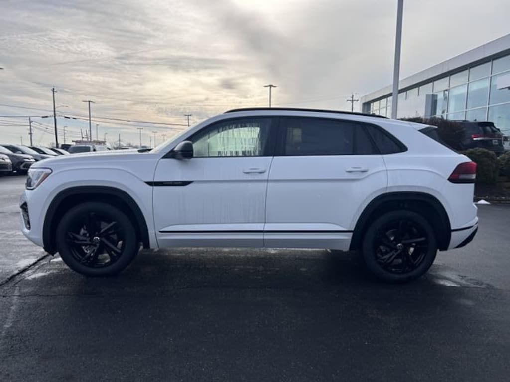 New 2026 Volkswagen Atlas Cross Sport 2.0T SEL R-Line Black SUV