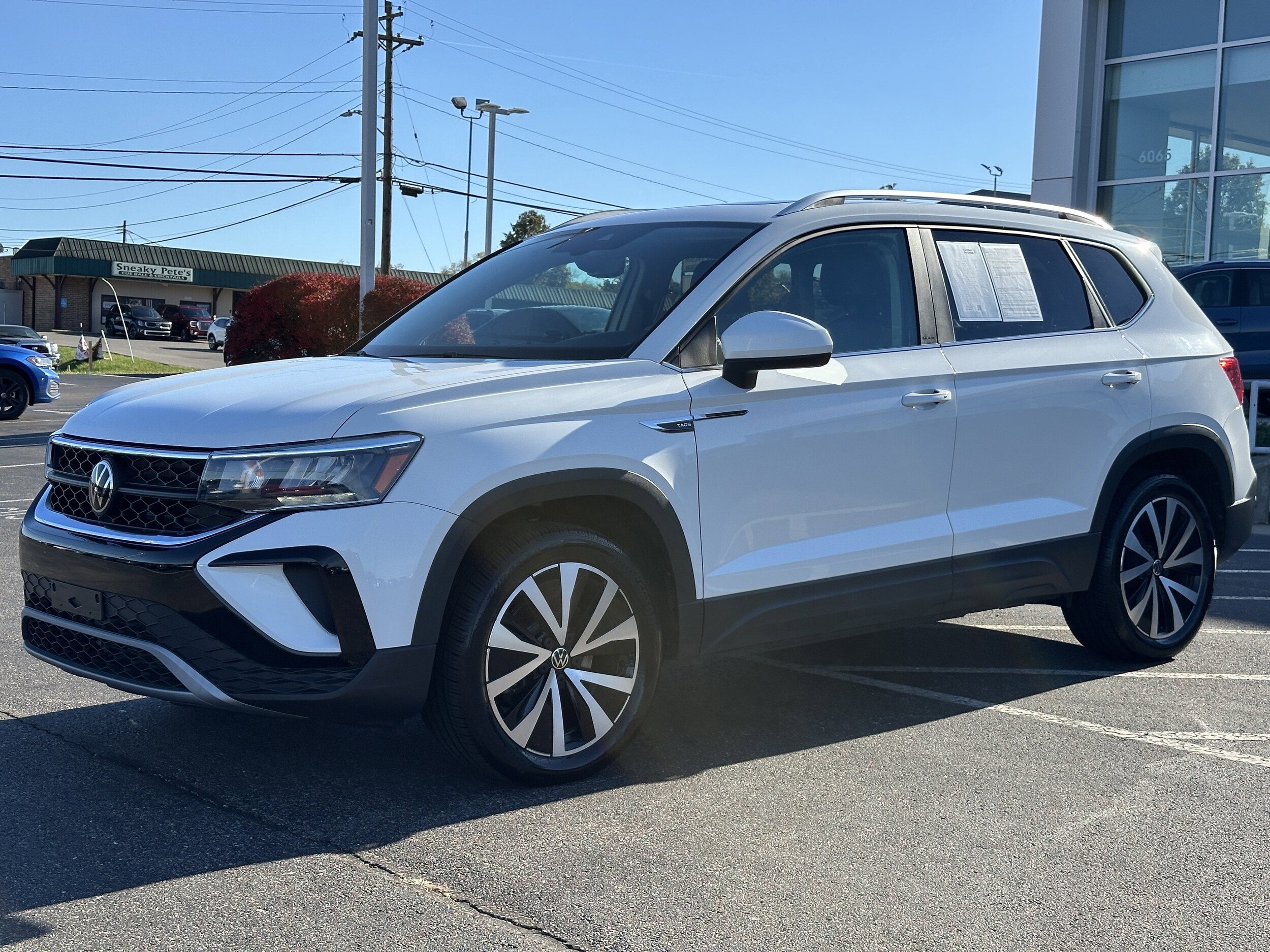 2022 Volkswagen Taos SE photo 2