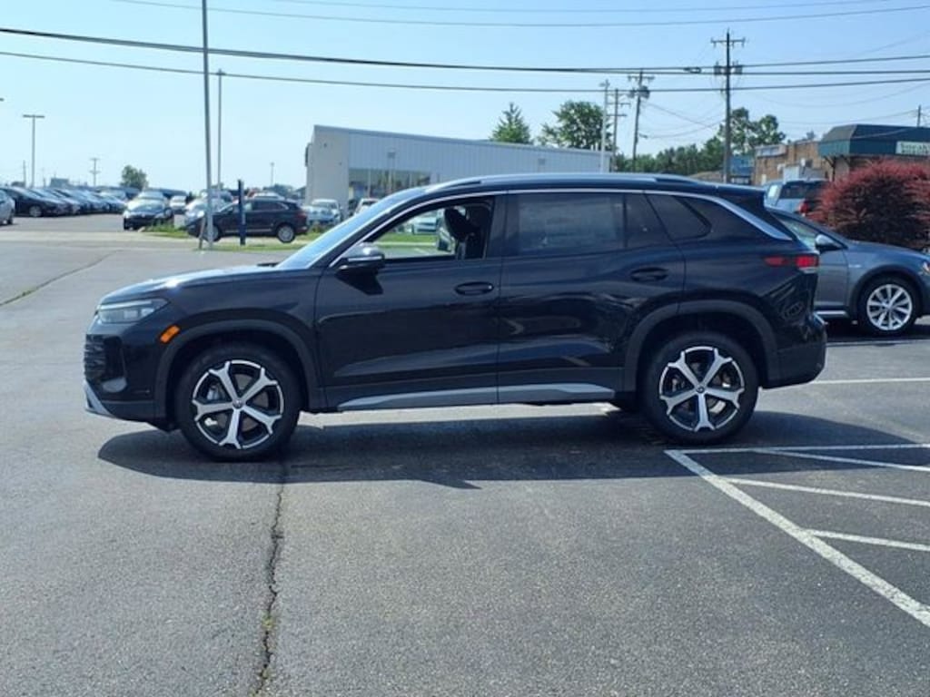 New 2025 Volkswagen Tiguan 2.0T SE SUV