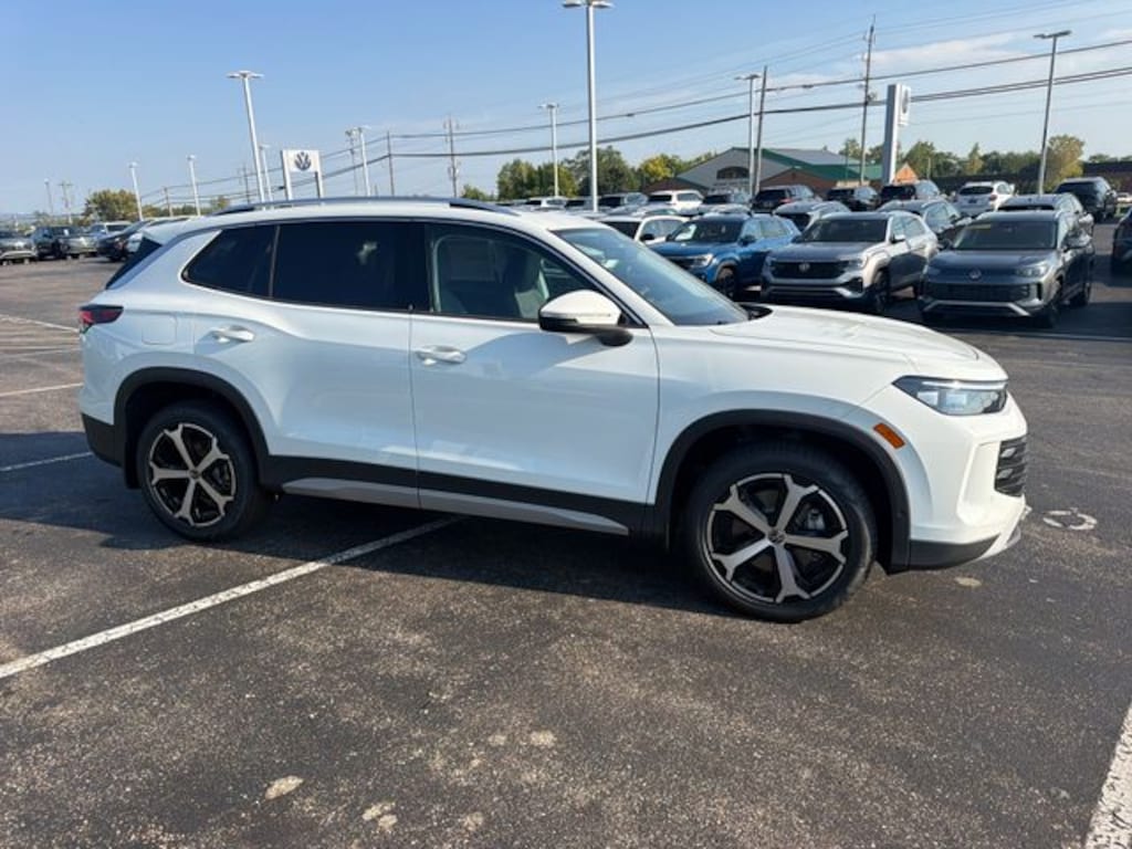 New 2026 Volkswagen Tiguan 2.0T SE SUV