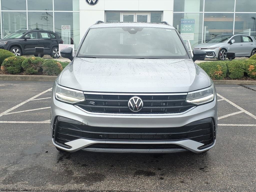2023 Volkswagen Tiguan SE R-Line Black photo 2