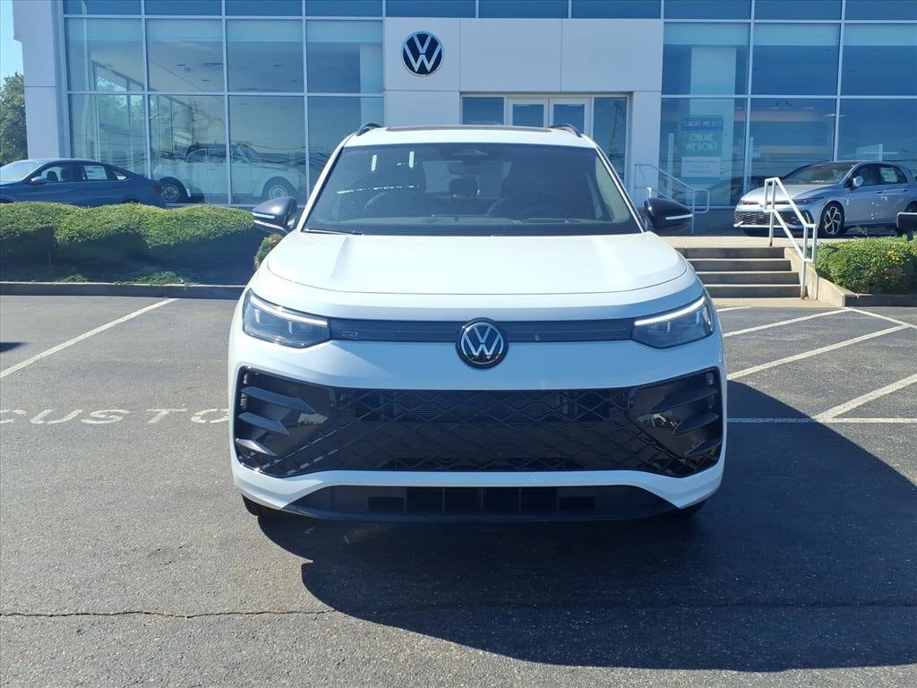 New 2025 Volkswagen Tiguan 2.0T SE R-Line Black SUV