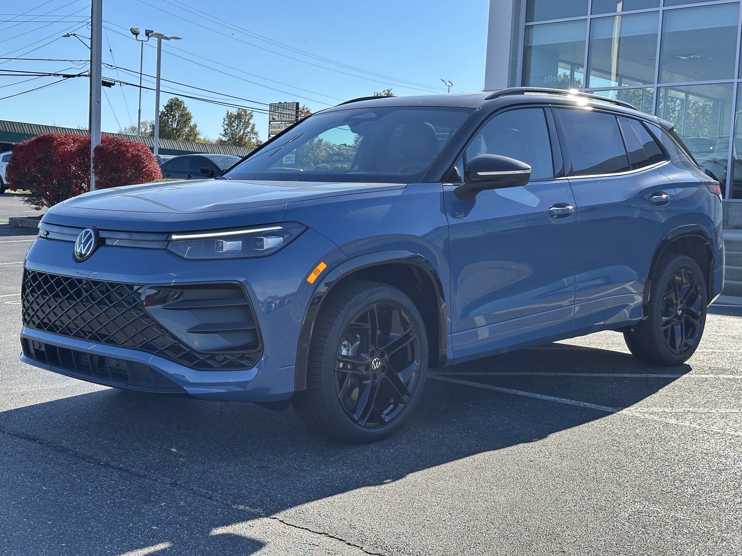 2026 Volkswagen Tiguan SE R-Line Black photo 3