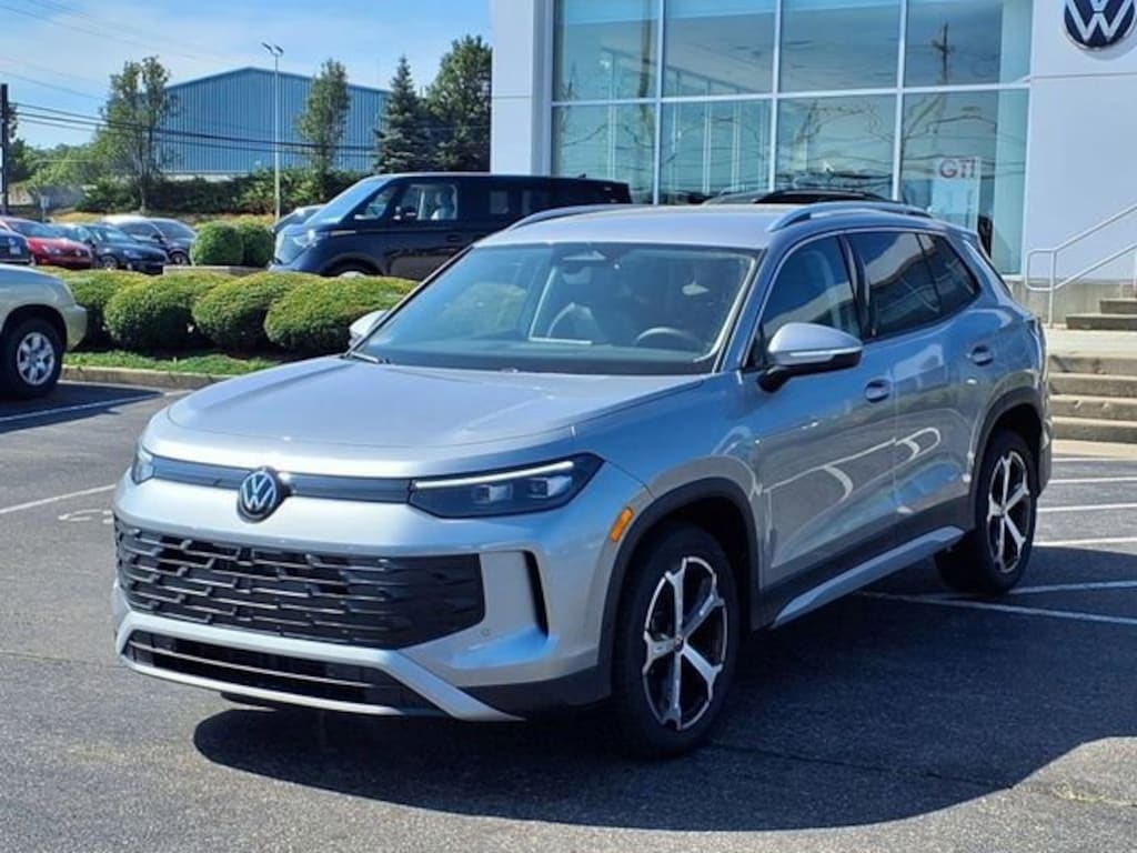 New 2025 Volkswagen Tiguan 2.0T SE SUV