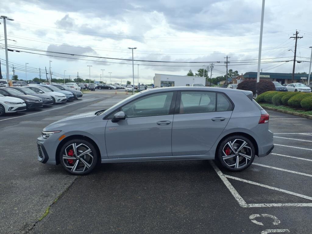 2025 Volkswagen Golf GTI SE photo 3