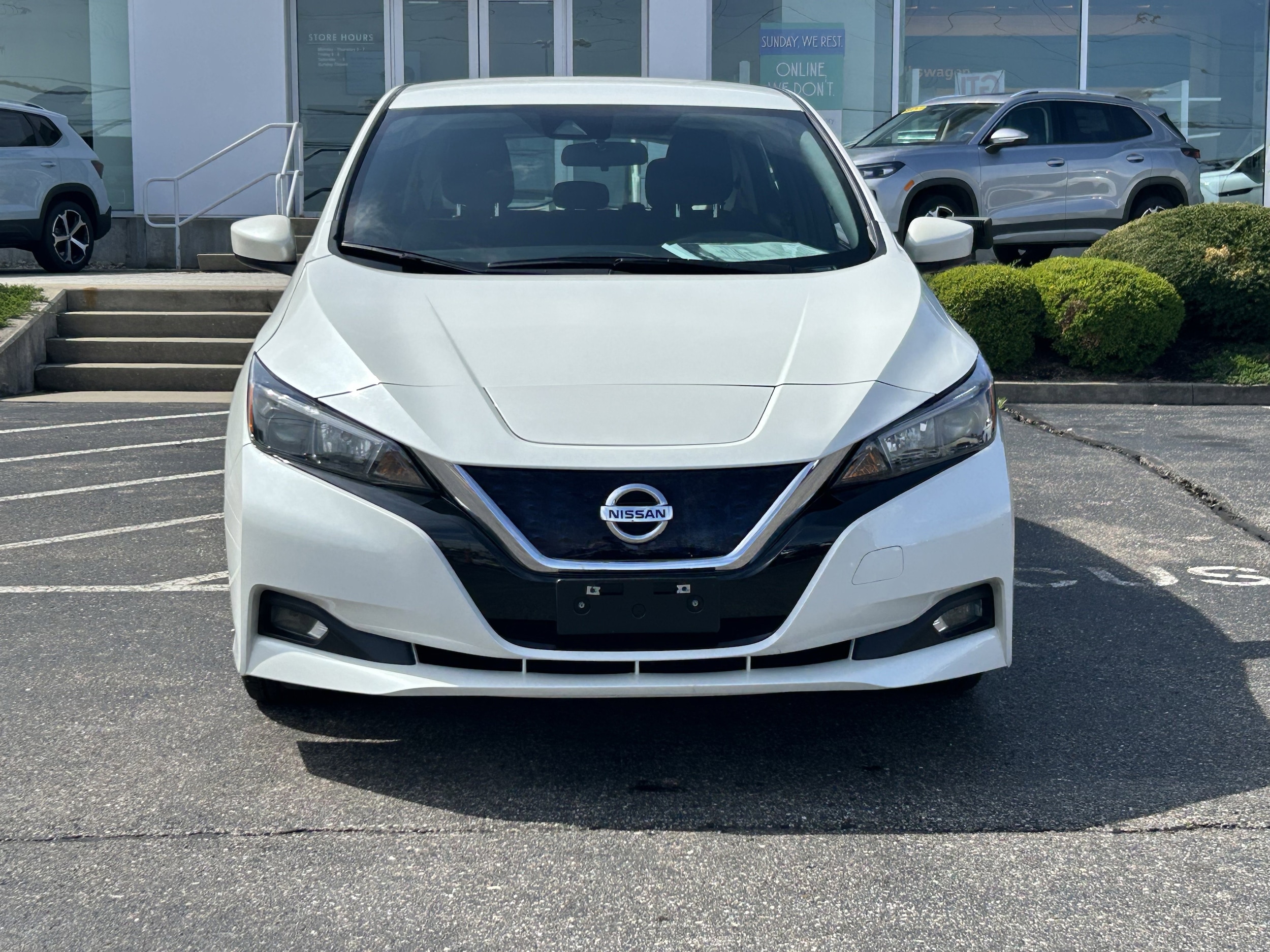Used 2022 Nissan LEAF SV with VIN 1N4AZ1CV3NC555642 for sale in Fairfield, OH