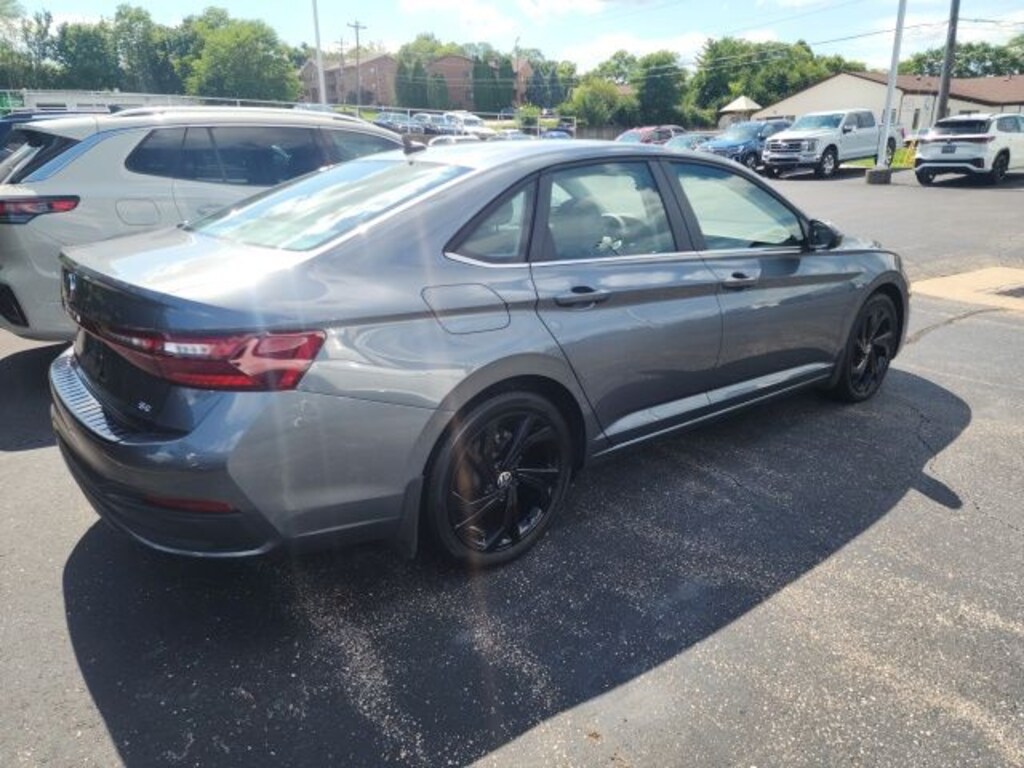 Used 2025 Volkswagen Jetta 1.5T SE Sedan