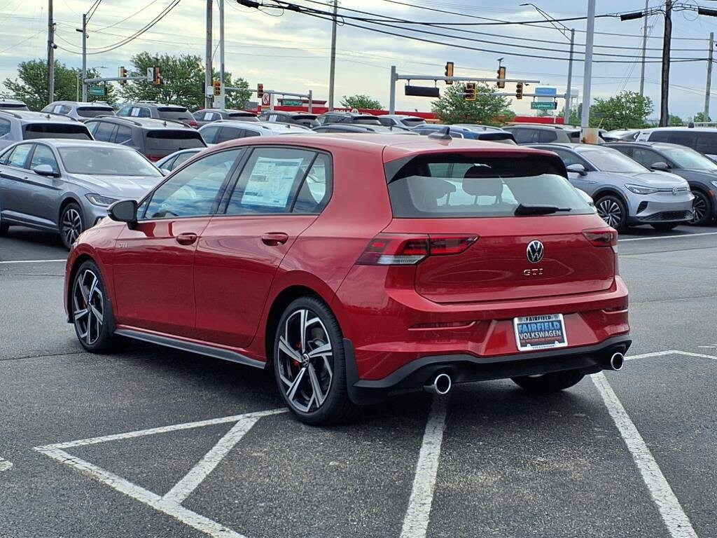 2025 Volkswagen Golf GTI SE photo 4