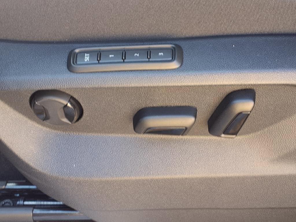 2025 Volkswagen Atlas Cross Sport SEL - Photo 12