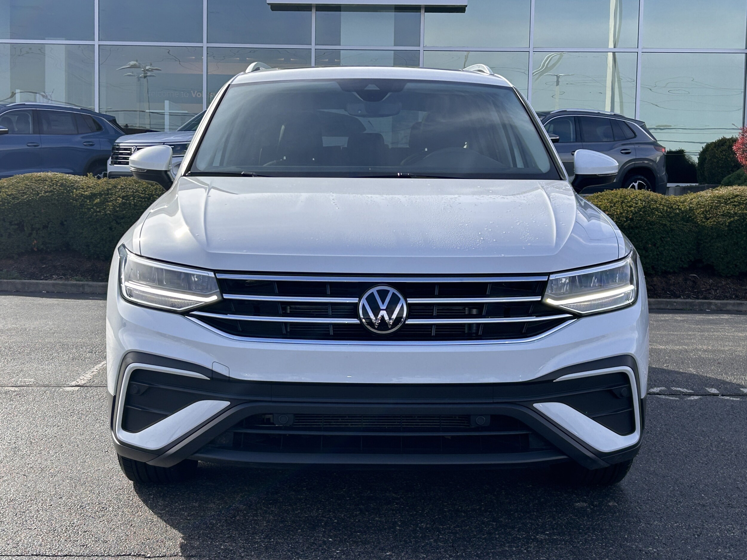 2022 Volkswagen Tiguan SE photo 2