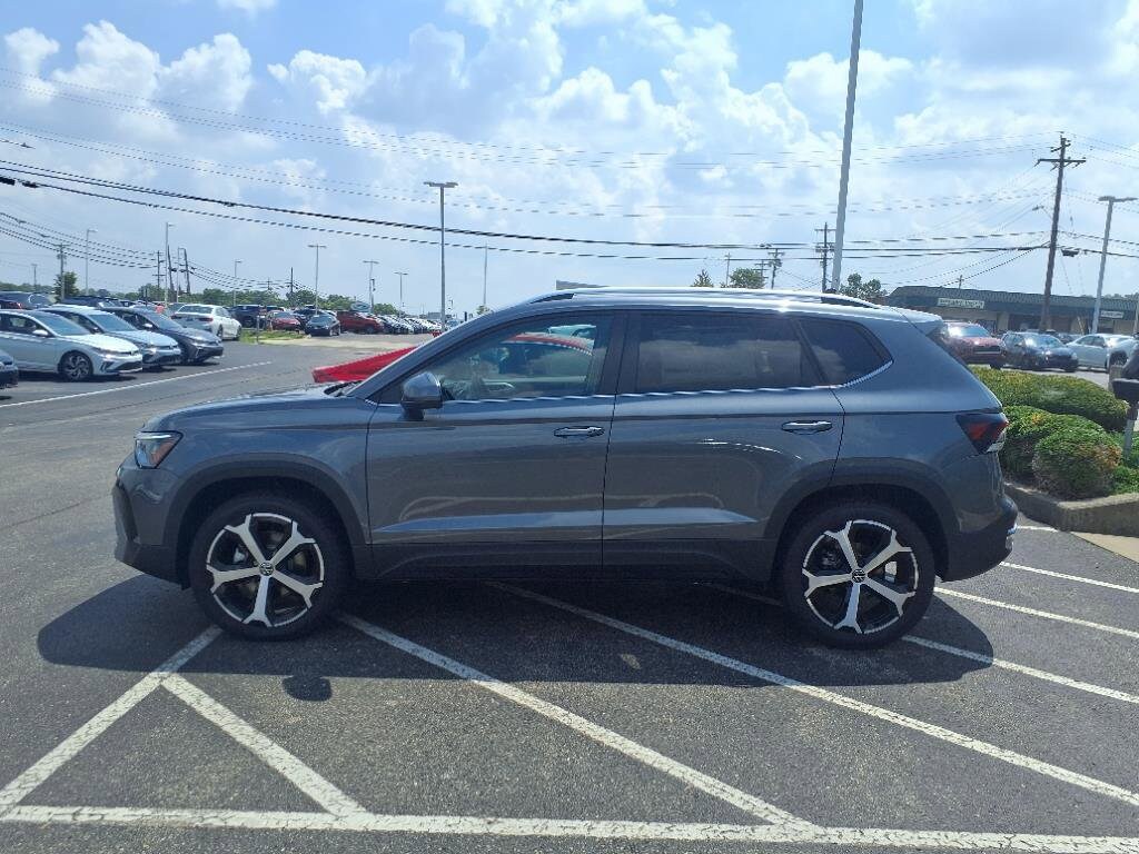 2025 Volkswagen Taos SEL photo 3