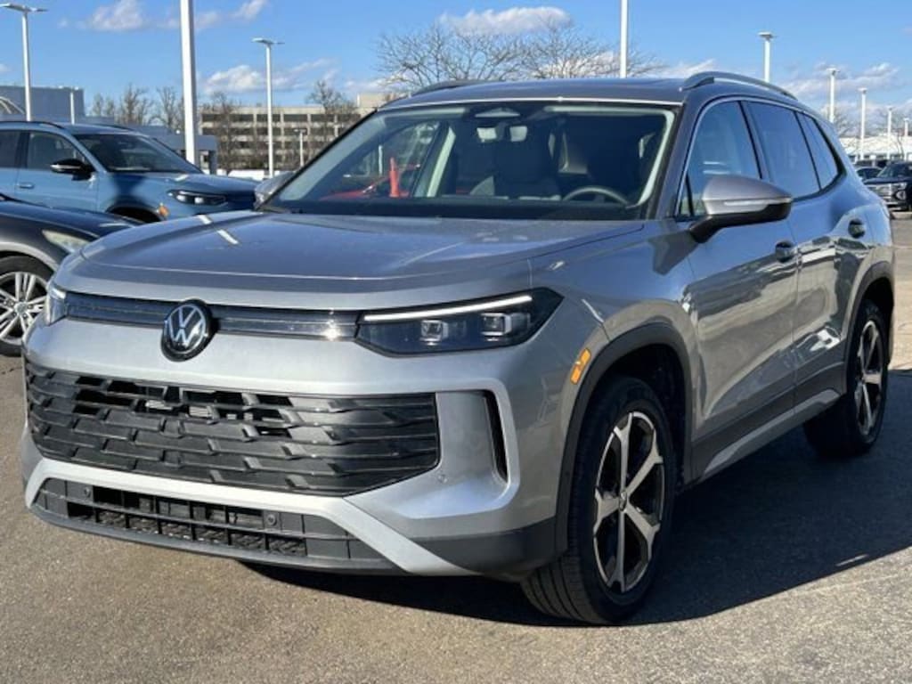 New 2026 Volkswagen Tiguan 2.0T SE SUV