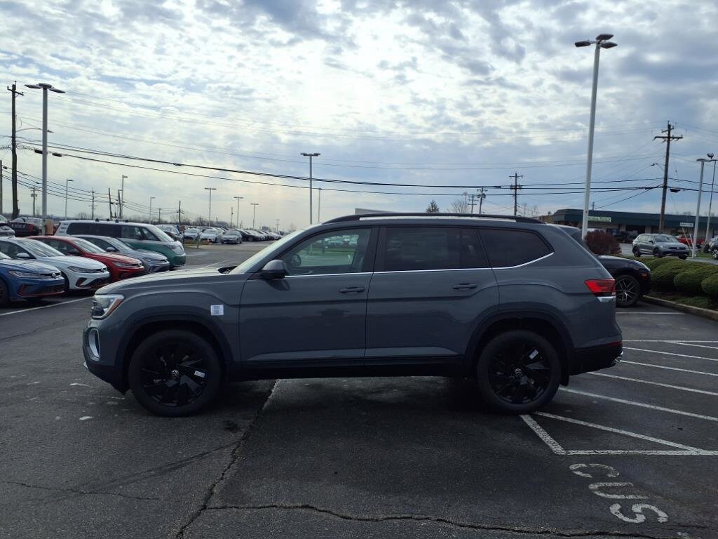 2025 Volkswagen Atlas SE Technology photo 3