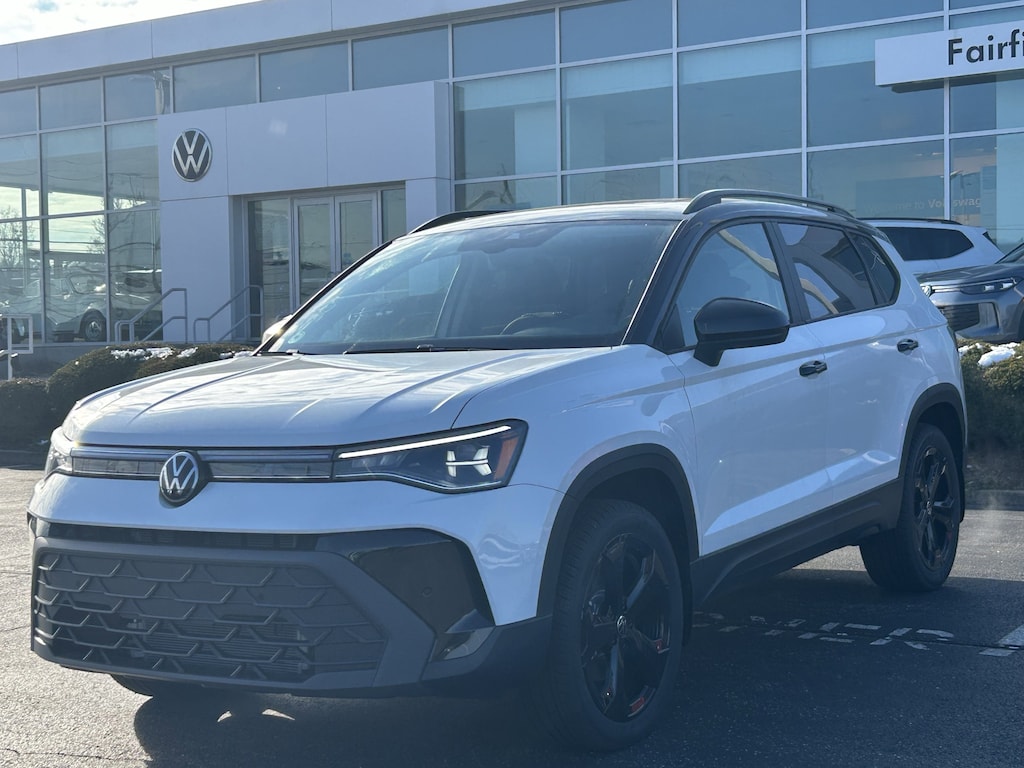 New 2026 Volkswagen Taos 1.5T SE Black SUV