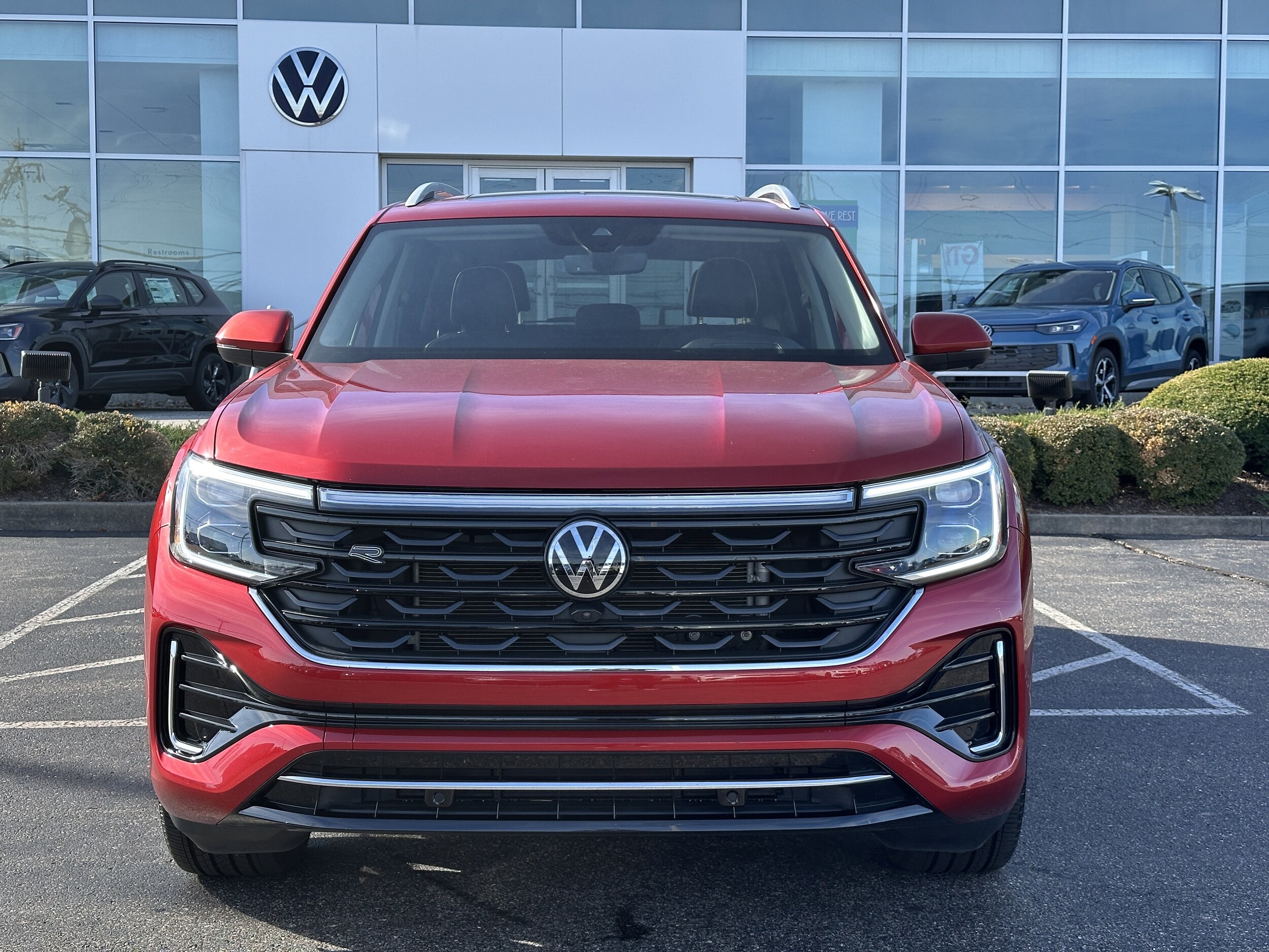 2024 Volkswagen Atlas SEL Premium R-Line photo 2