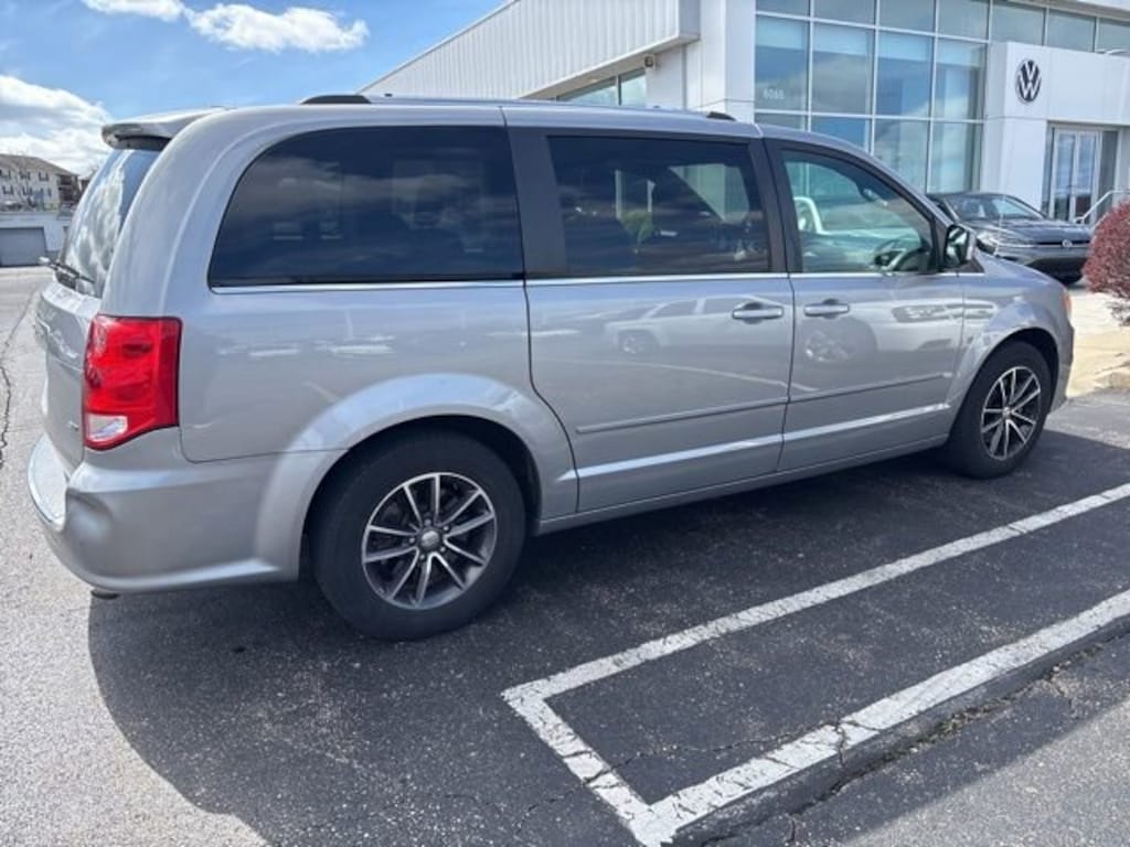 Used 2017 Dodge Grand Caravan SXT Van