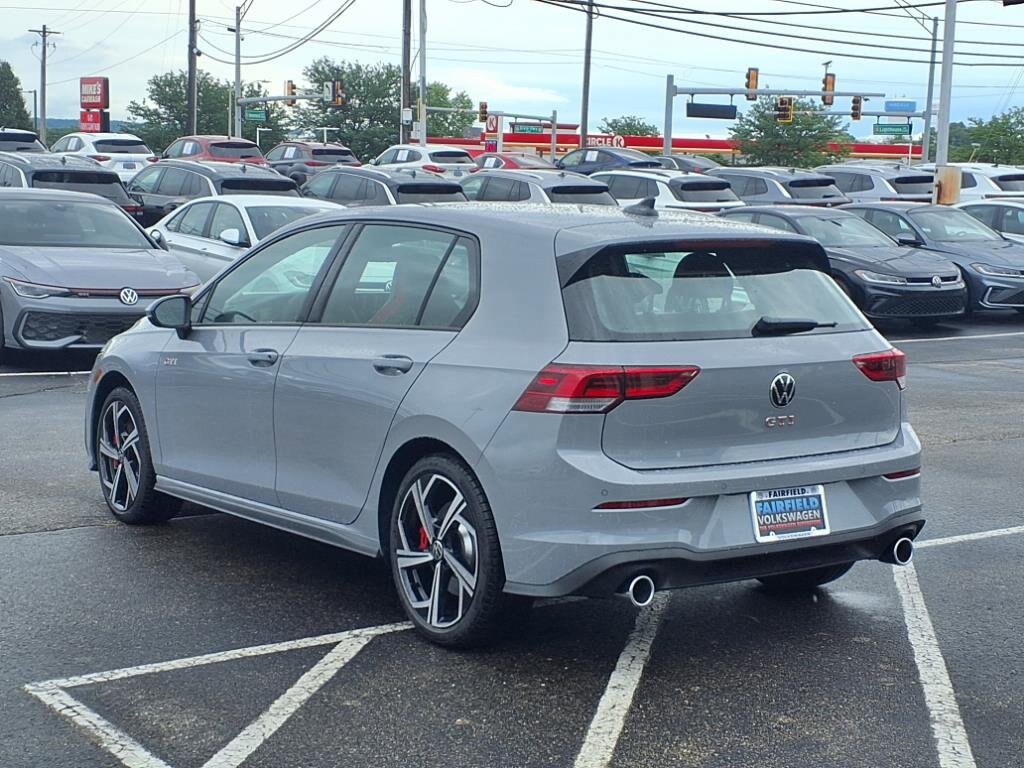 2025 Volkswagen Golf GTI SE photo 4