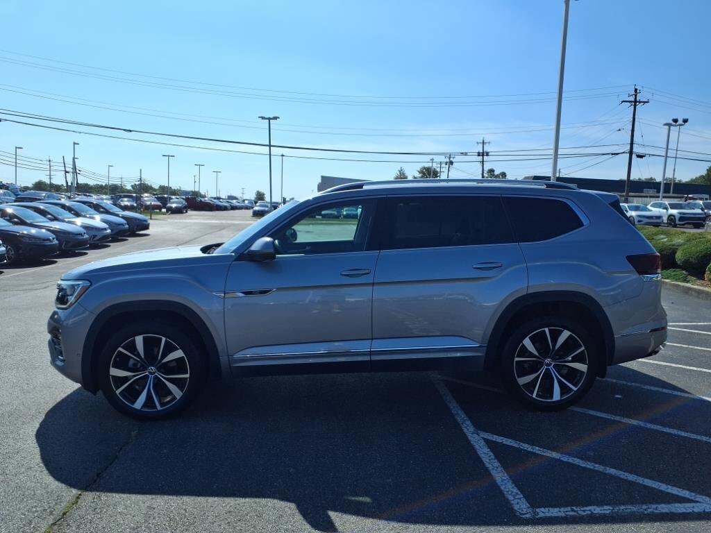 2024 Volkswagen Atlas SEL Premium R-Line photo 3