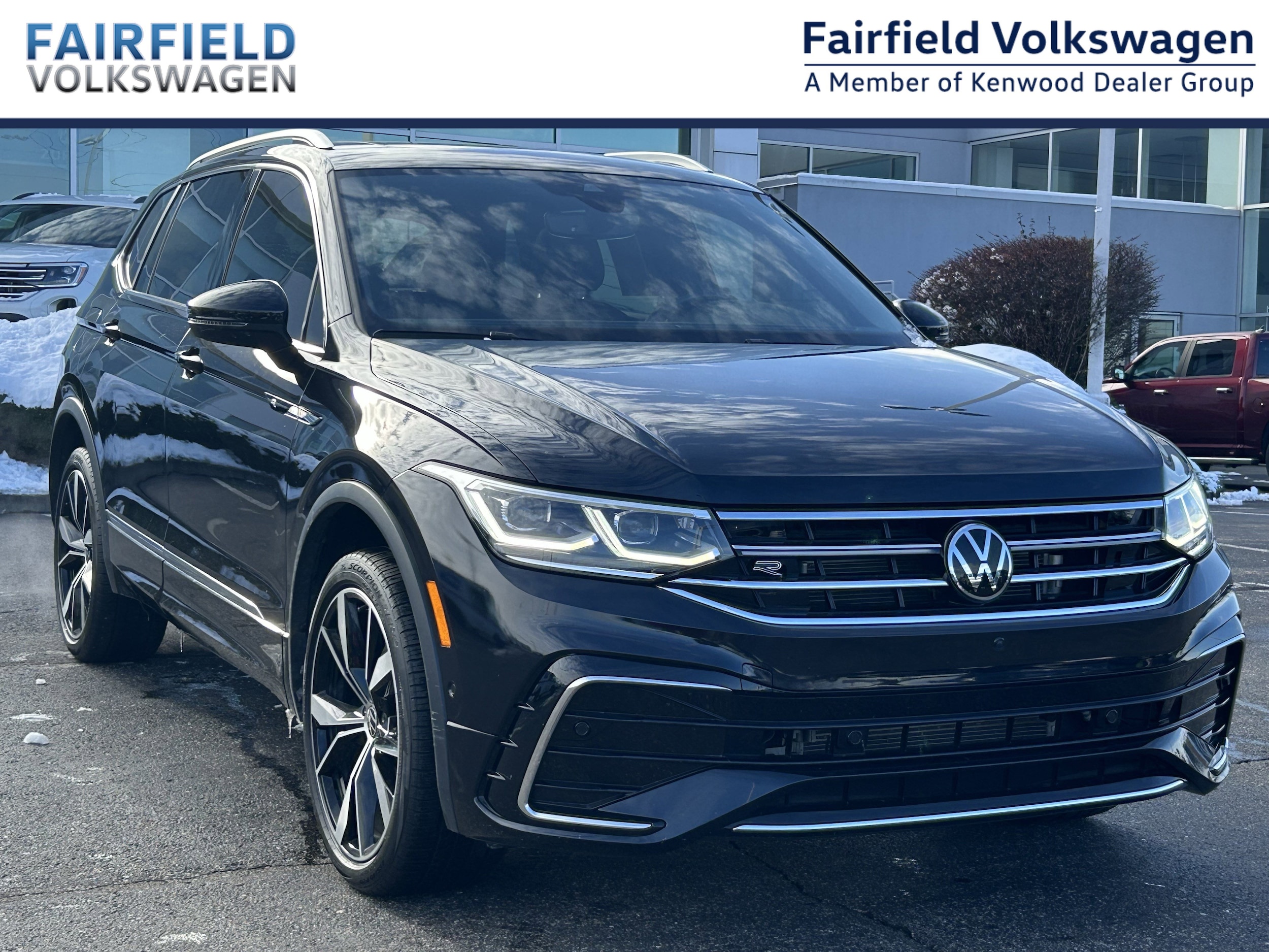 2023 Volkswagen Tiguan SEL R-LINE's photo