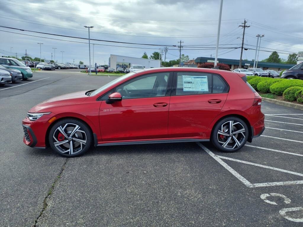 2025 Volkswagen Golf GTI SE photo 3