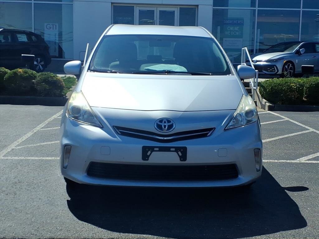 2014 Toyota Prius V Five photo 2