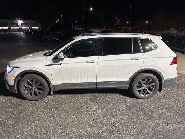 2022 Volkswagen Tiguan SE photo 2