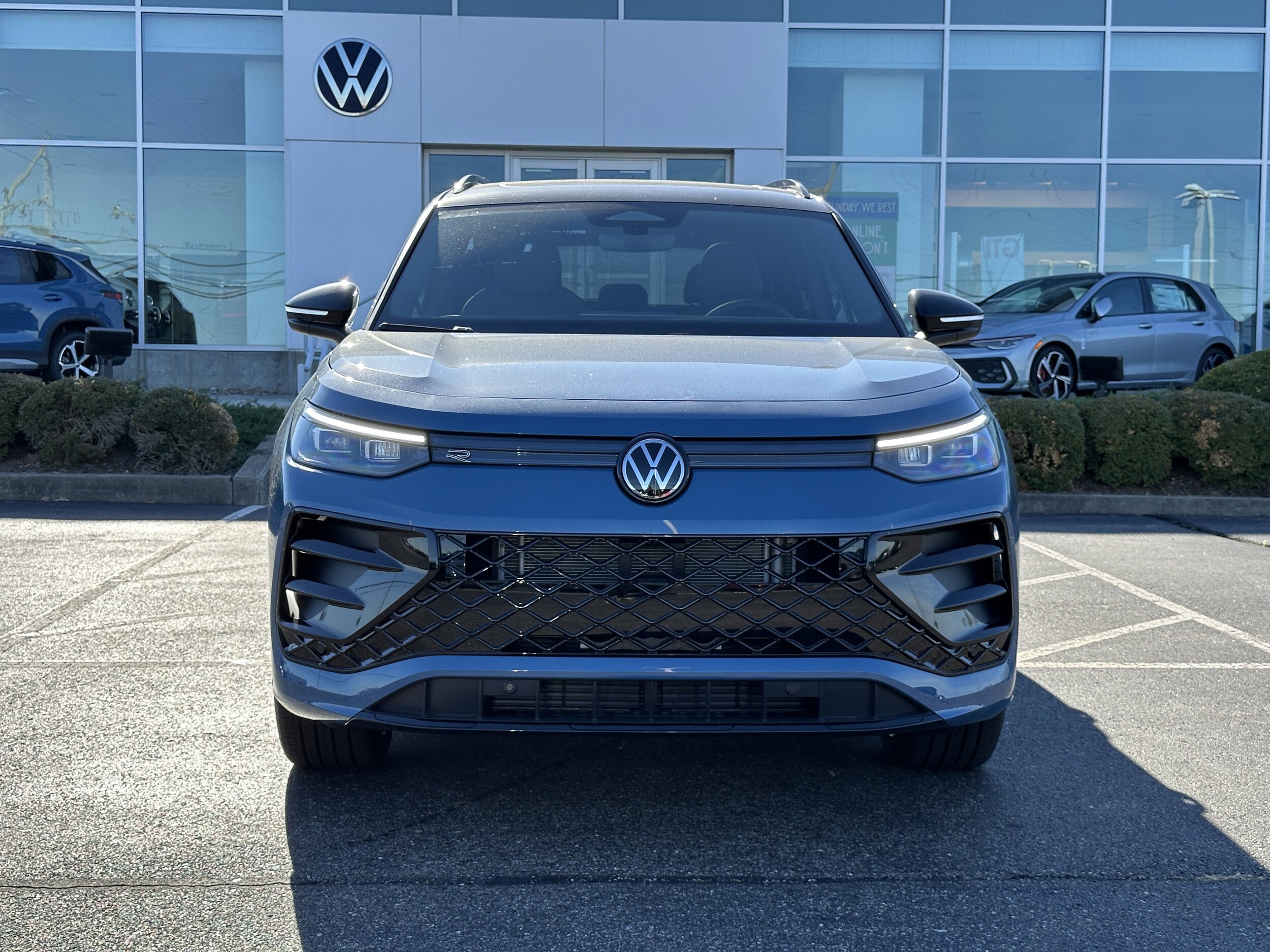 2026 Volkswagen Tiguan SE R-Line Black photo 2