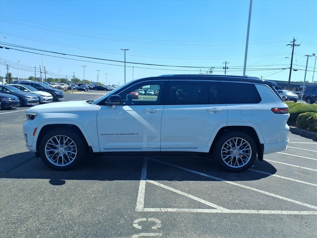 2022 Jeep Cherokee L Summit photo 4