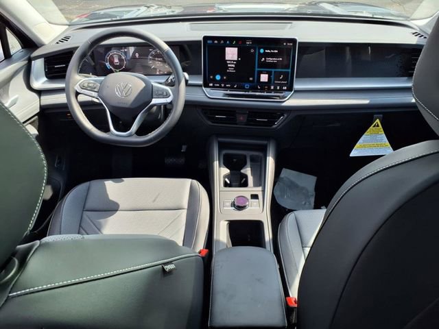 2025 Volkswagen Tiguan SE - Photo 9