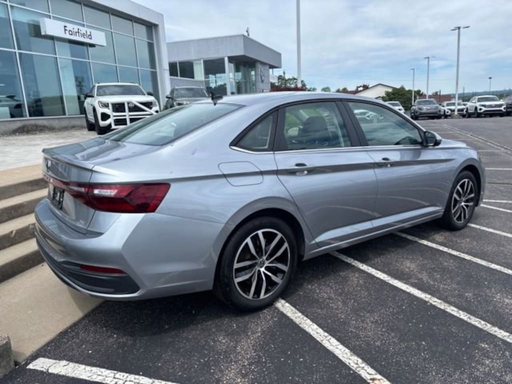 Certified 2025 Volkswagen Jetta 1.5T SE Sedan