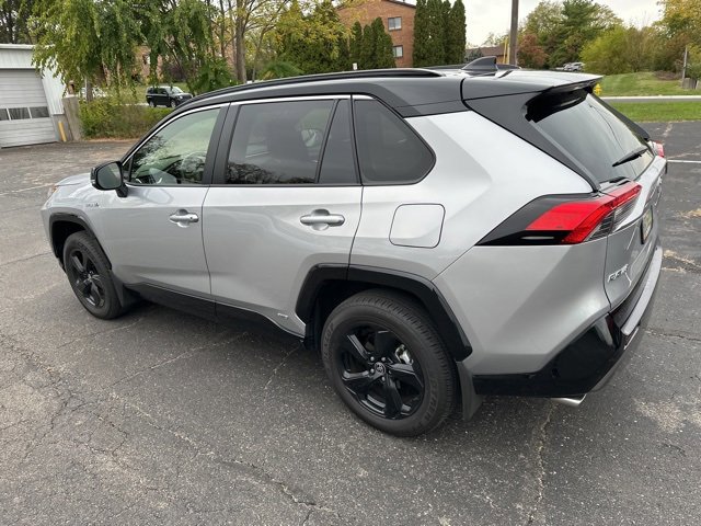 2021 Toyota RAV4 Hybrid XSE photo 2