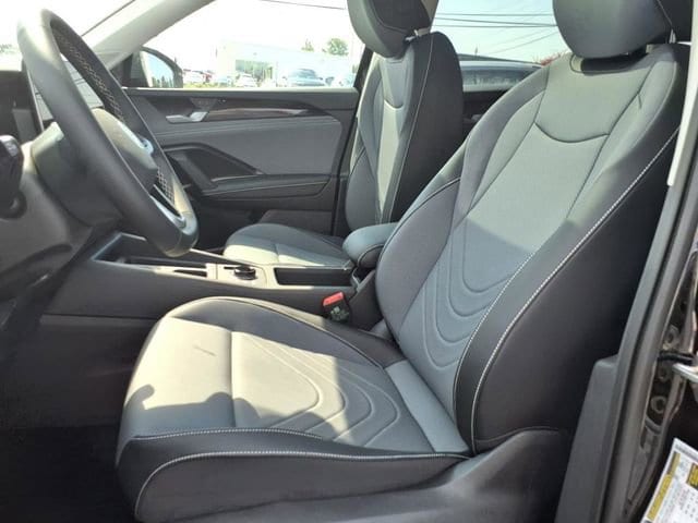 2025 Volkswagen Tiguan SE - Photo 14