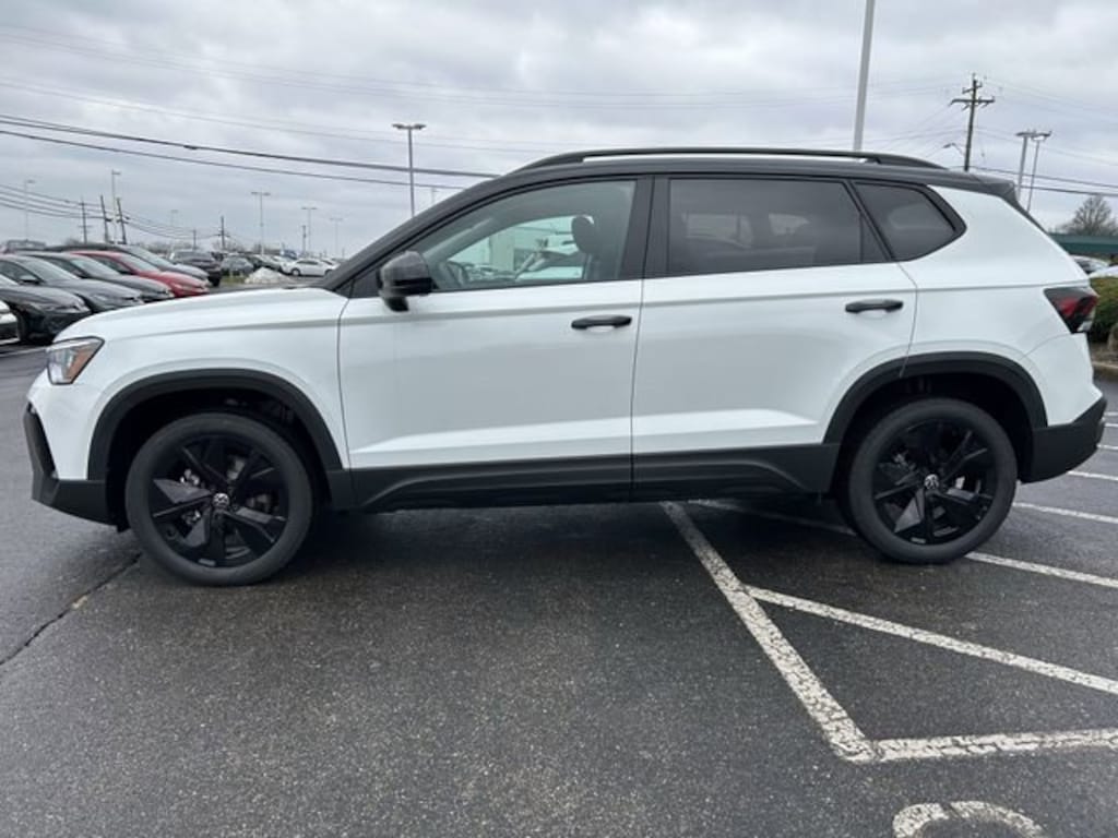 New 2026 Volkswagen Taos 1.5T SE Black SUV