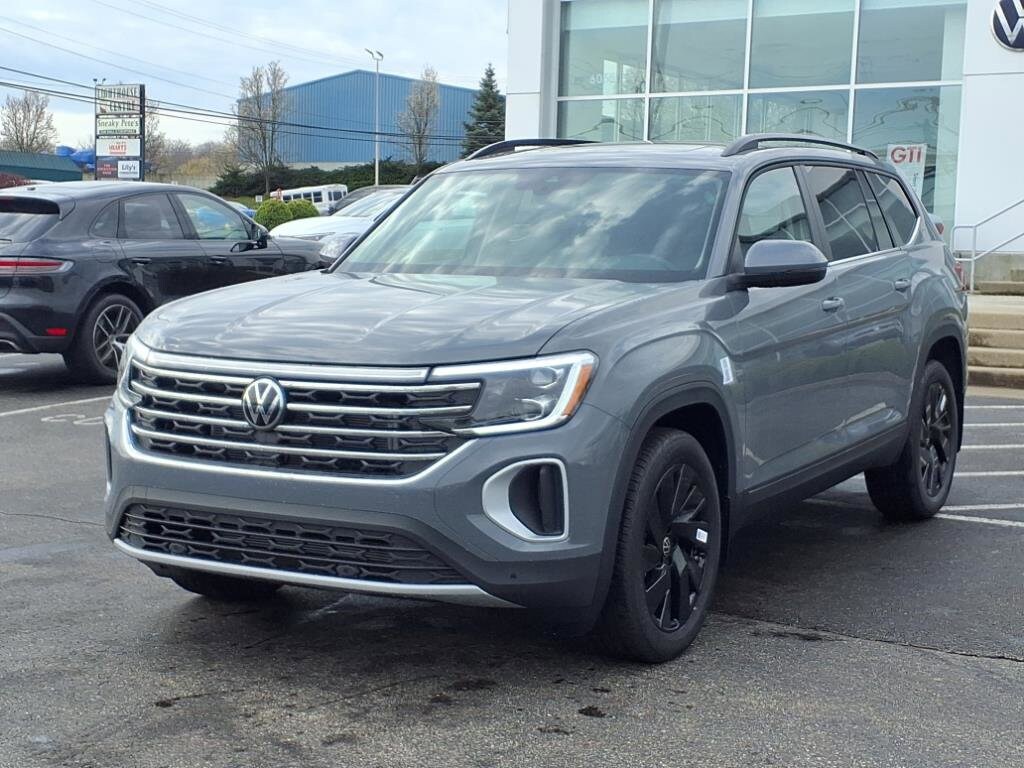 2025 Volkswagen Atlas SE Technology photo 2