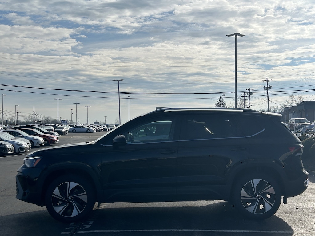 New 2026 Volkswagen Taos 1.5T SE SUV