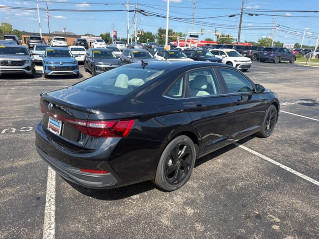 New 2026 Volkswagen Jetta 1.5T SE Sedan