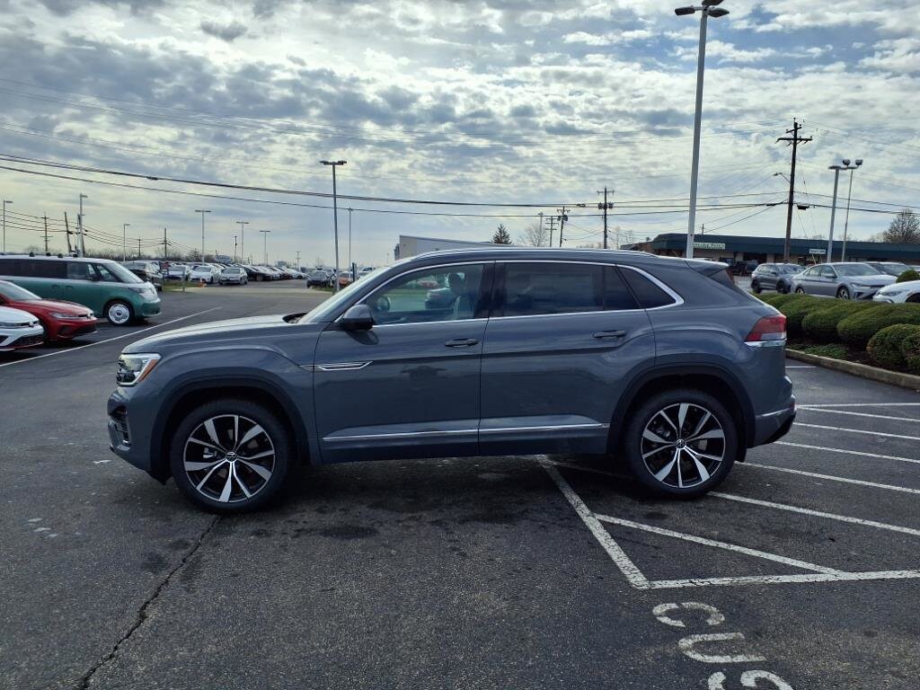 2025 Volkswagen Atlas Cross Sport SEL Premium R-Line photo 3